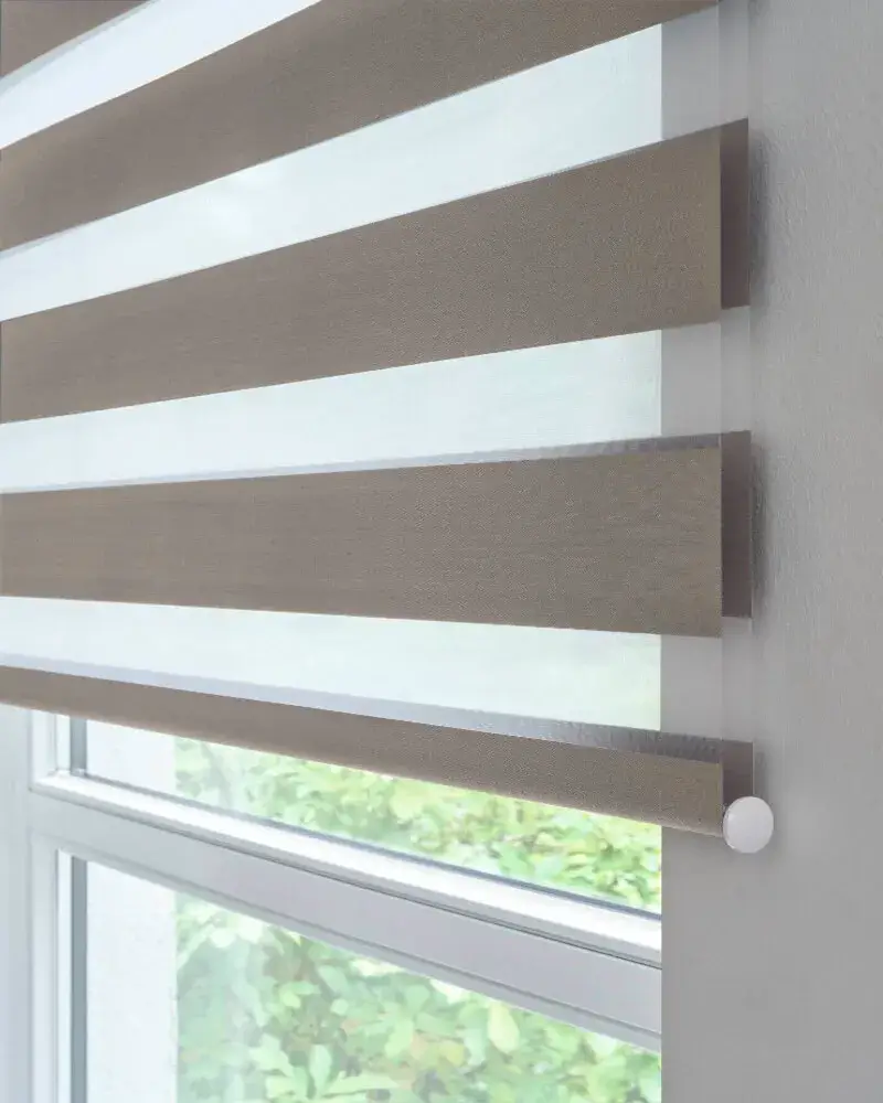 Doppelrollo Jab Anstoetz Solid75 Doppelrollo 'Solid 75' von JAB Anstoetz mit zeitlosem Streifendesign – flexibler Licht- und Sichtschutz von Bielitza Raumausstattung